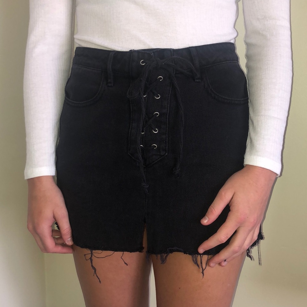 Kendal & Kylies Lace Up denim skirt